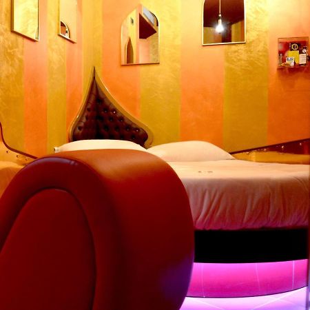 C Rooms - Love Motel Monza Чинізелло-Бальсамо Екстер'єр фото