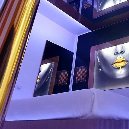 C Rooms - Love Motel Monza Чинізелло-Бальсамо Екстер'єр фото