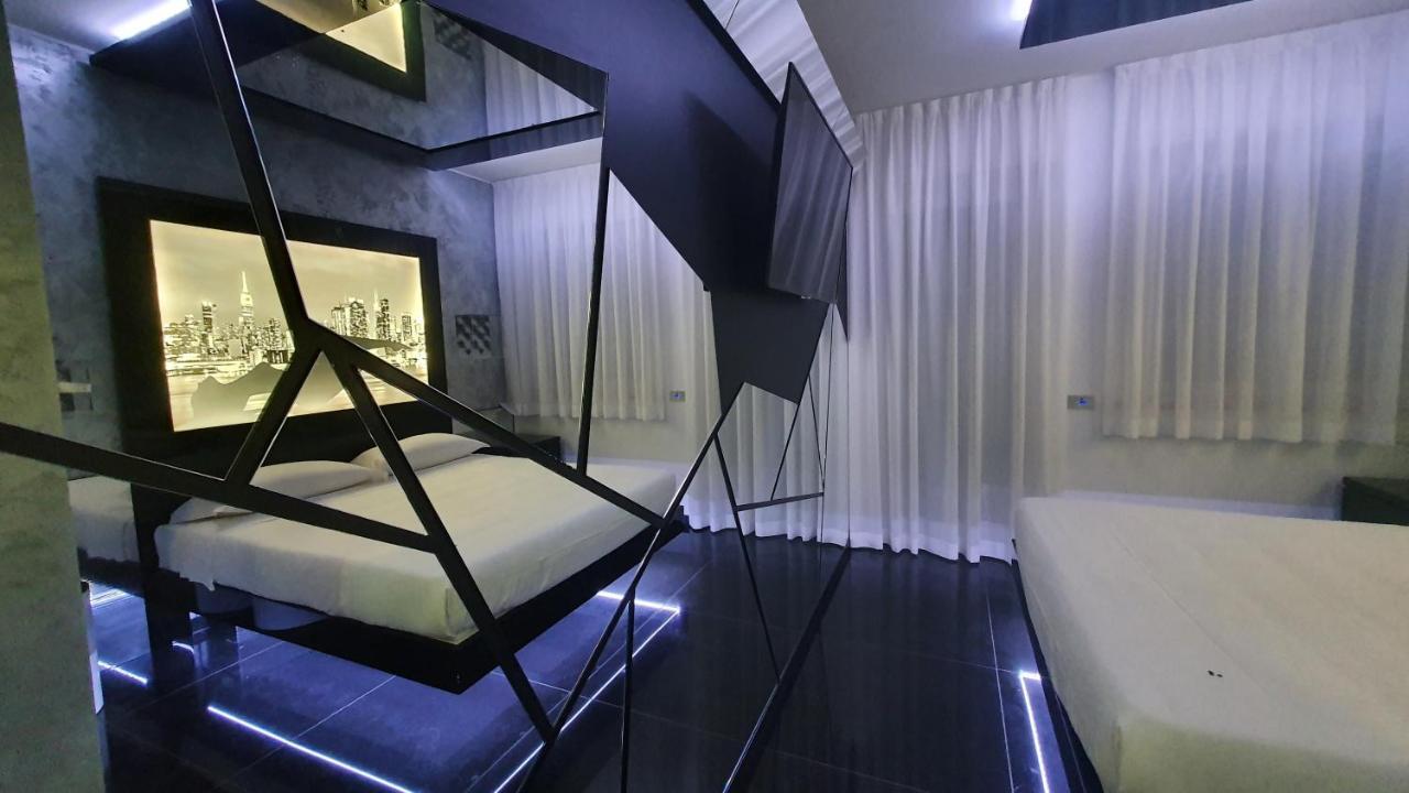 C Rooms - Love Motel Monza Чинізелло-Бальсамо Екстер'єр фото
