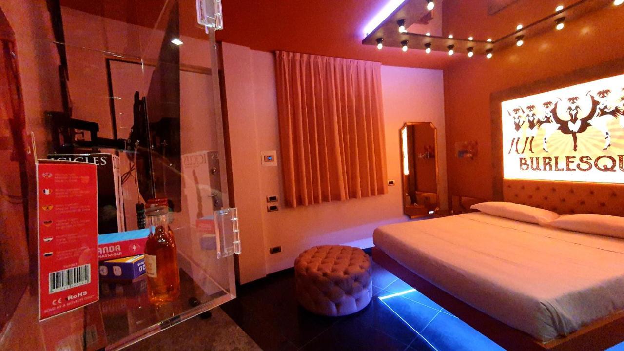 C Rooms - Love Motel Monza Чинізелло-Бальсамо Екстер'єр фото