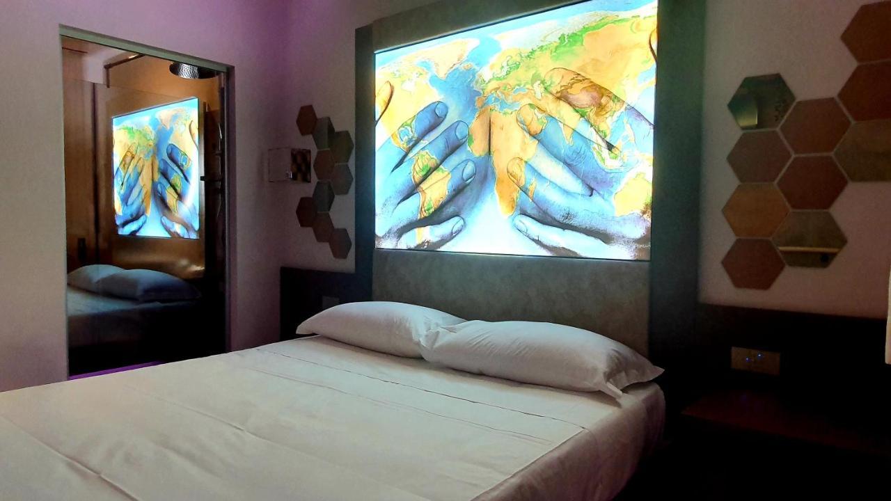 C Rooms - Love Motel Monza Чинізелло-Бальсамо Екстер'єр фото